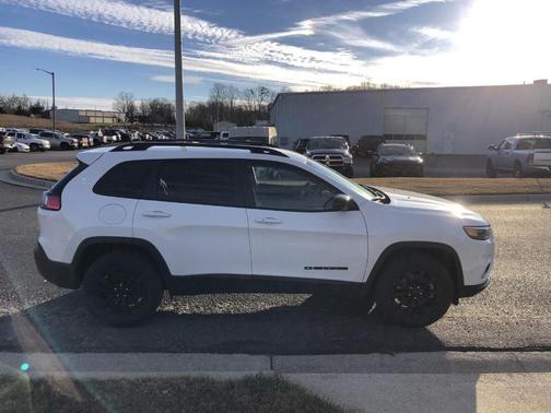 2023 Jeep Cherokee Altitude Lux