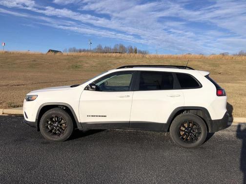 2023 Jeep Cherokee Altitude Lux