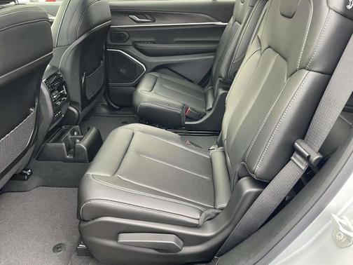 Silver Zynith 2026 Jeep Grand Cherokee L Limited