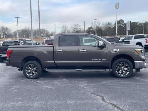 2017 Nissan Titan XD SL