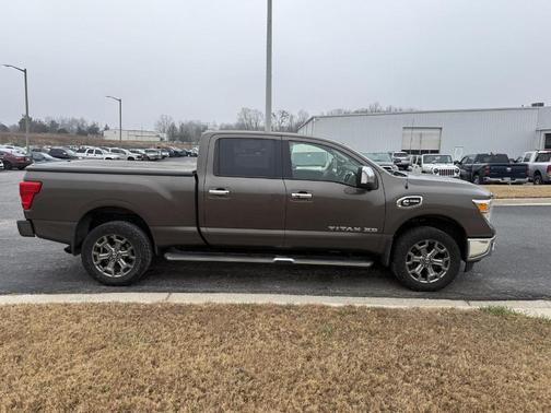 2017 Nissan Titan XD SL