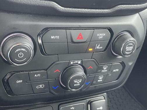 Black Clearcoat 2023 Jeep Renegade Latitude
