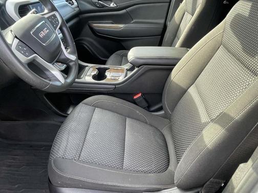 Summit White 2021 GMC Acadia SLE