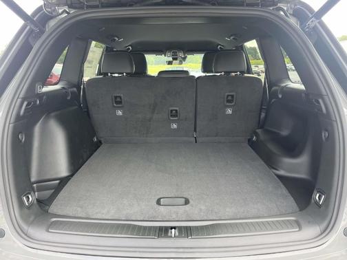 Sting Gray Clearcoat 2027 Jeep Grand Cherokee Laredo