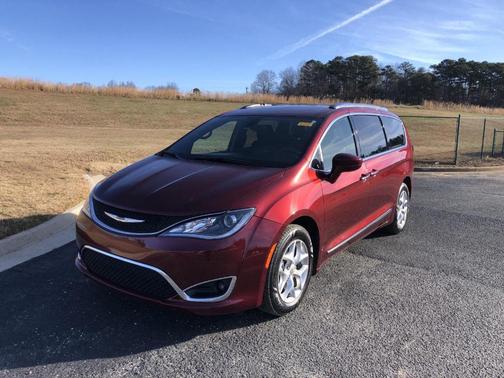 2020 Chrysler Pacifica Touring-L