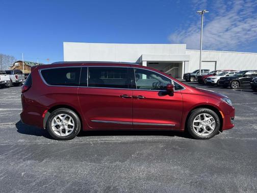 2020 Chrysler Pacifica Touring-L