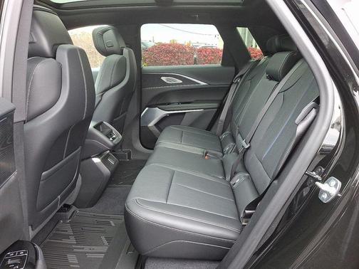 2025 Cadillac LYRIQ Luxury