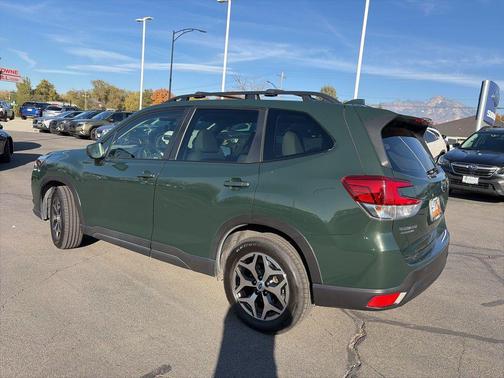 2023 Subaru Forester Premium