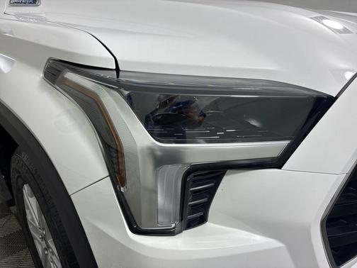 2023 Toyota Sequoia SR5