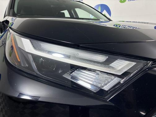 2023 Toyota RAV4 Hybrid SE