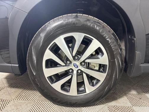 Crystal Black Silica 2025 Subaru Outback Premium