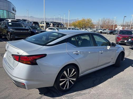 2021 Nissan Altima SR FWD