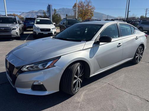 2021 Nissan Altima SR FWD