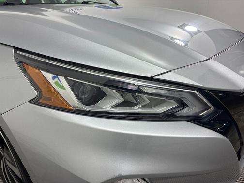 2021 Nissan Altima SR FWD