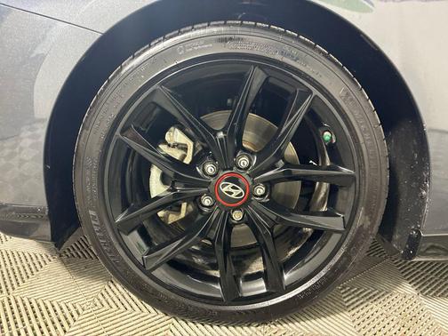 2020 Hyundai Veloster Base