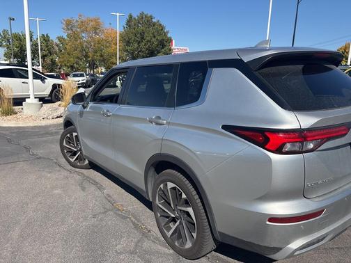 2022 Mitsubishi Outlander SE