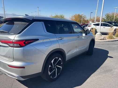 2022 Mitsubishi Outlander SE