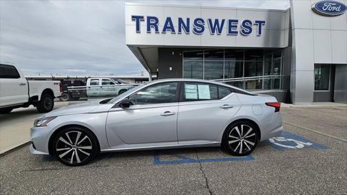 2022 Nissan Altima SR FWD