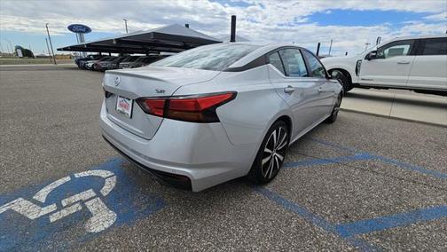 2022 Nissan Altima SR FWD