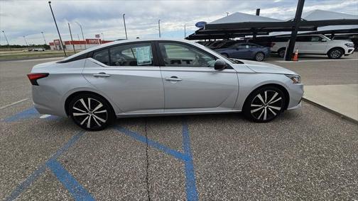 2022 Nissan Altima SR FWD