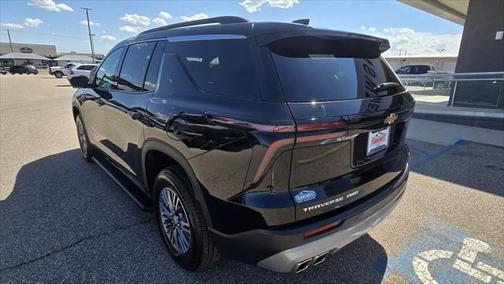 2024 Chevrolet Traverse LT