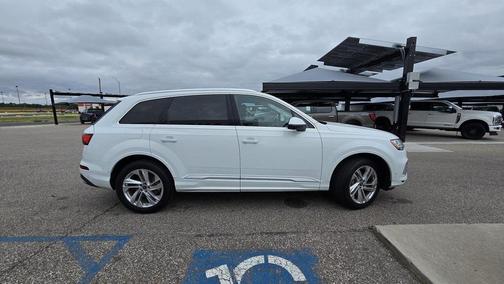 2023 Audi Q7 55 Premium Plus
