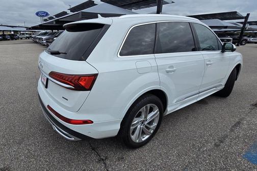2023 Audi Q7 55 Premium Plus