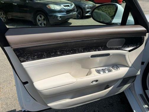 Uyuni White 2025 Genesis G90 3.5T e-SC AWD