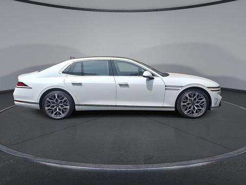 Uyuni White 2025 Genesis G90 3.5T e-SC AWD