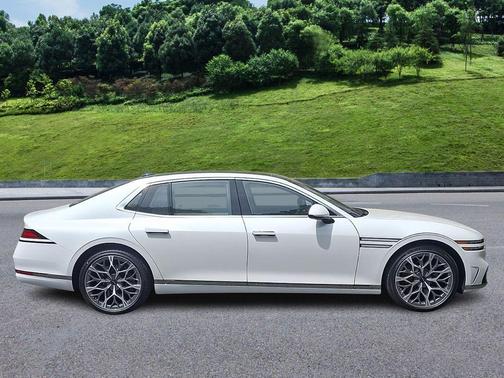 Uyuni White 2025 Genesis G90 3.5T e-SC AWD