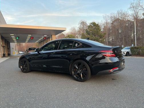 2023 Genesis G70 2.0T RWD