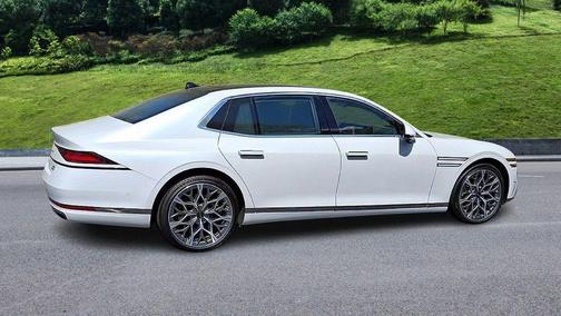 Uyuni White 2025 Genesis G90 3.5T e-SC AWD
