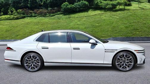 Uyuni White 2025 Genesis G90 3.5T e-SC AWD