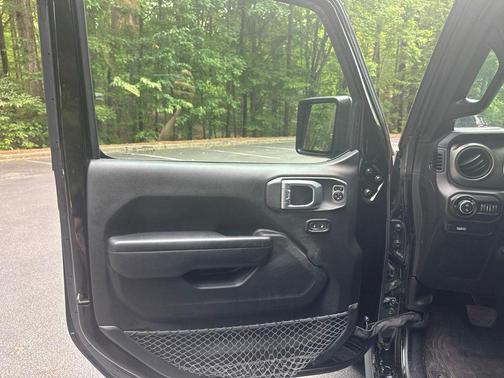 Black Clearcoat 2021 Jeep Gladiator Willys 4x4
