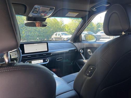 2024 Genesis GV60 Standard RWD