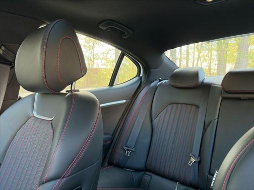 2025 Genesis G70 2.5T RWD