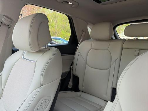 Uyuni White 2025 Genesis GV70 2.5T AWD