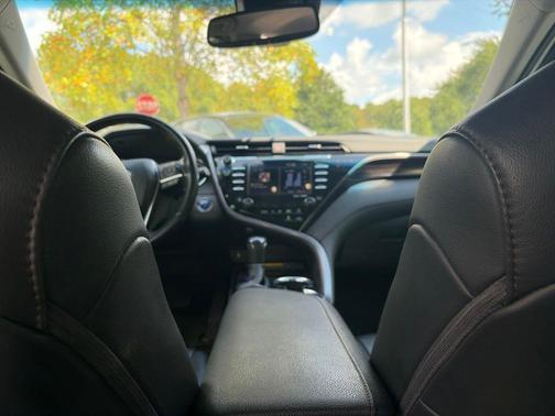 Wind Chill Pearl 2020 Toyota Camry Hybrid XLE