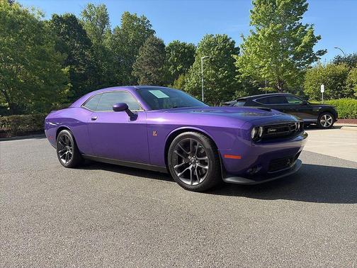 Plum Crazy Pearlcoat 2023 Dodge Challenger R/T Scat Pack
