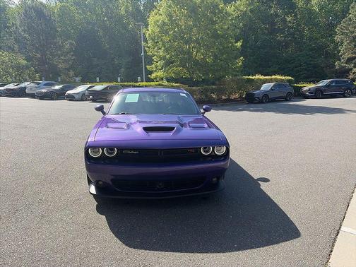 Plum Crazy Pearlcoat 2023 Dodge Challenger R/T Scat Pack