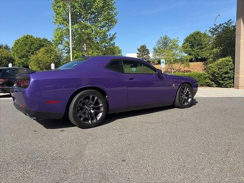 Plum Crazy Pearlcoat 2023 Dodge Challenger R/T Scat Pack