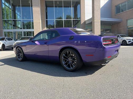 Plum Crazy Pearlcoat 2023 Dodge Challenger R/T Scat Pack