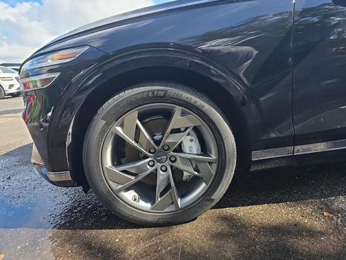 Vik Black 2025 Genesis Electrified GV70 Advanced AWD