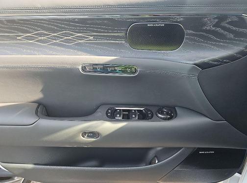 Uyuni White 2026 Genesis G90 3.5T E-SC Prestige Black AWD