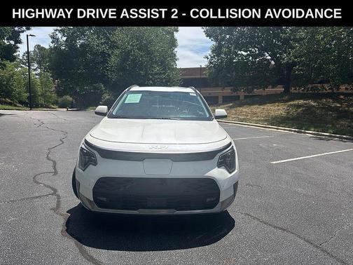 Snow White Pearl 2024 Kia Niro EV Wave