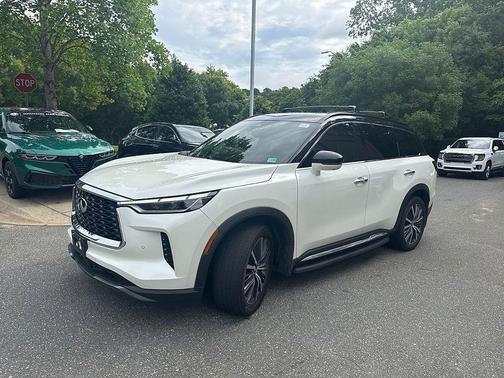 Majestic White/Black Obsidian 2025 INFINITI QX60 AUTOGRAPH