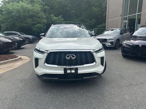 Majestic White/Black Obsidian 2025 INFINITI QX60 AUTOGRAPH
