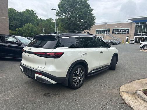 Majestic White/Black Obsidian 2025 INFINITI QX60 AUTOGRAPH