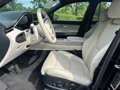 Vik Black 2023 Genesis Electrified GV70 Advanced AWD