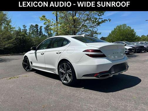 Uyuni White 2025 Genesis G70 2.5T AWD